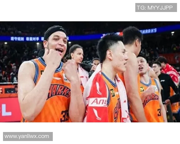 天津男篮与上海男篮激战正酣谁能在这场对决中笑到最后